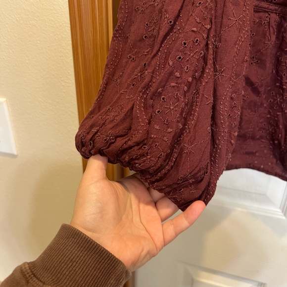 Old navy eyelet button front blouse - Picture 2 of 3